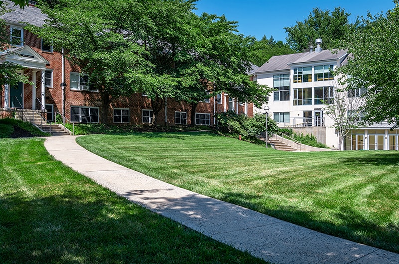 Photo of the Lange Court residence hall on Loyola's Evergreen campus