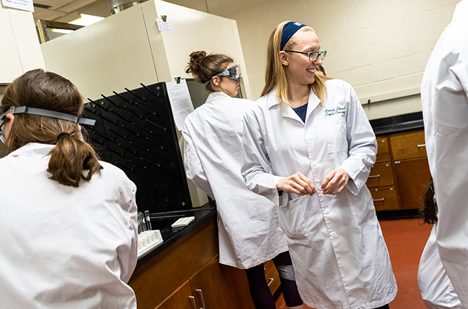 Hannah, ’20, oversees a group of students working on their lab.