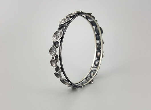 Ornamental metal bracelet