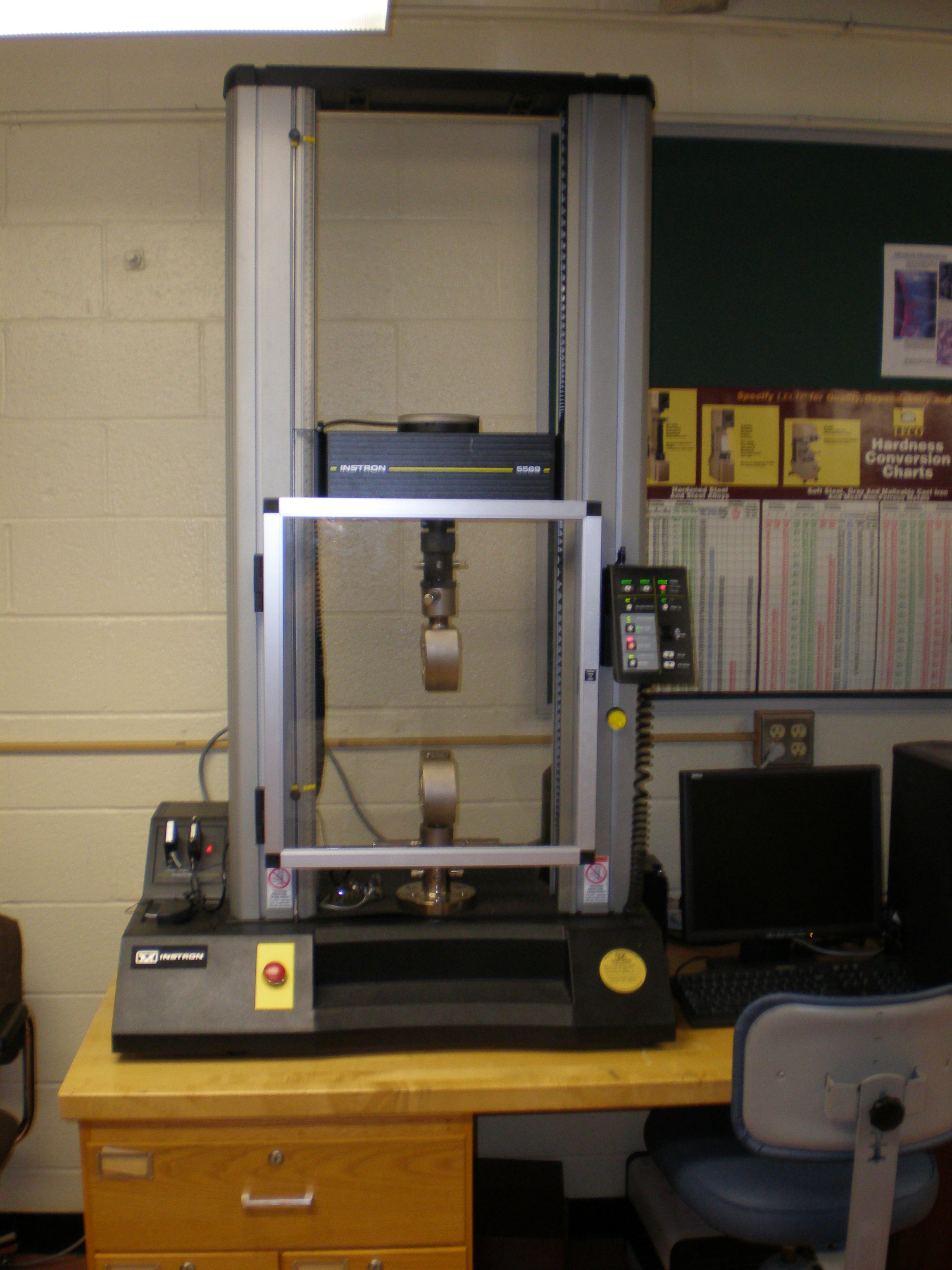 Instron Universal Materials Testing Machine