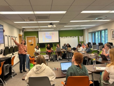 Ana Gomez Perez presenting to students and faculty