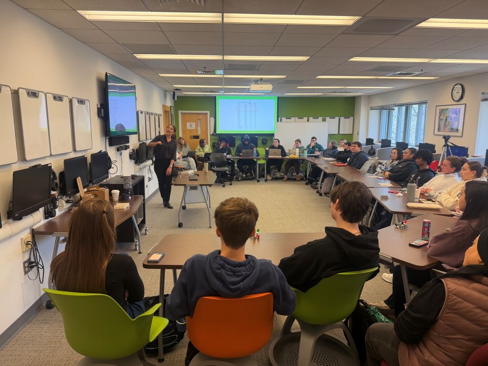 Dr Sarah Castro Cantu lecturing to a group of students