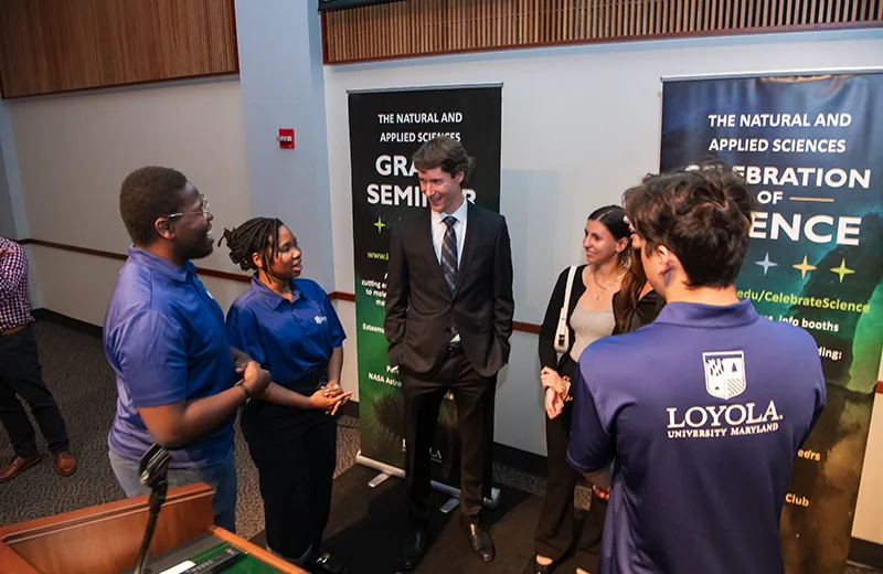 Students talking with an alum who presented during the Grand Seminar