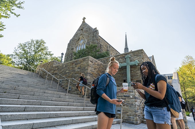 Two students stopping to chat outside the Alumni Memorial Chapter