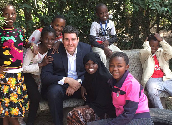 Photo of Stephen Fleischer with a group of Kenyan children.