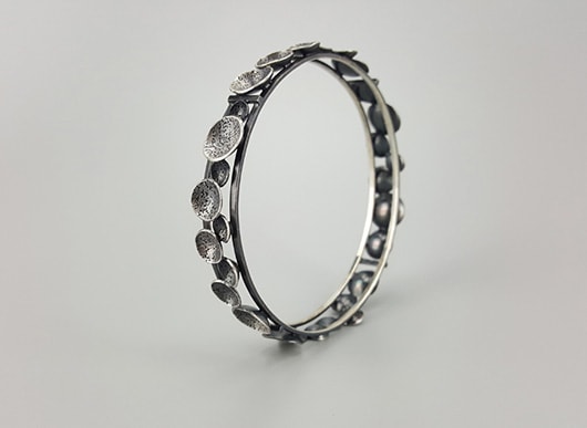 Ornamental metal bracelet