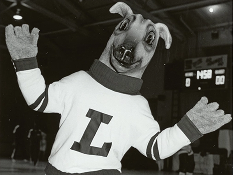 1982 Iggy poses for the camera