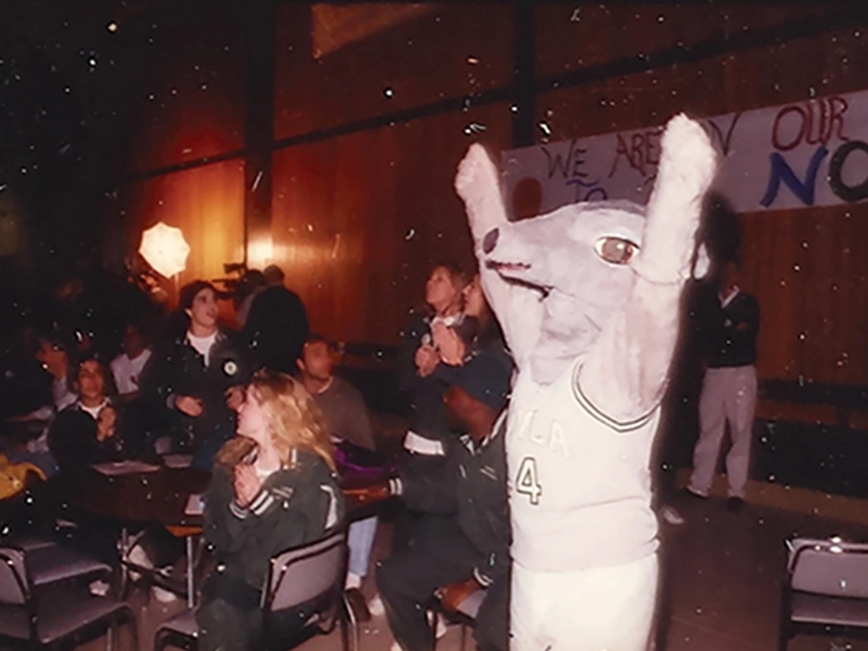 1994 Iggy cheers with a group of students