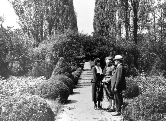 Blind veterans in the mansion courtyard
