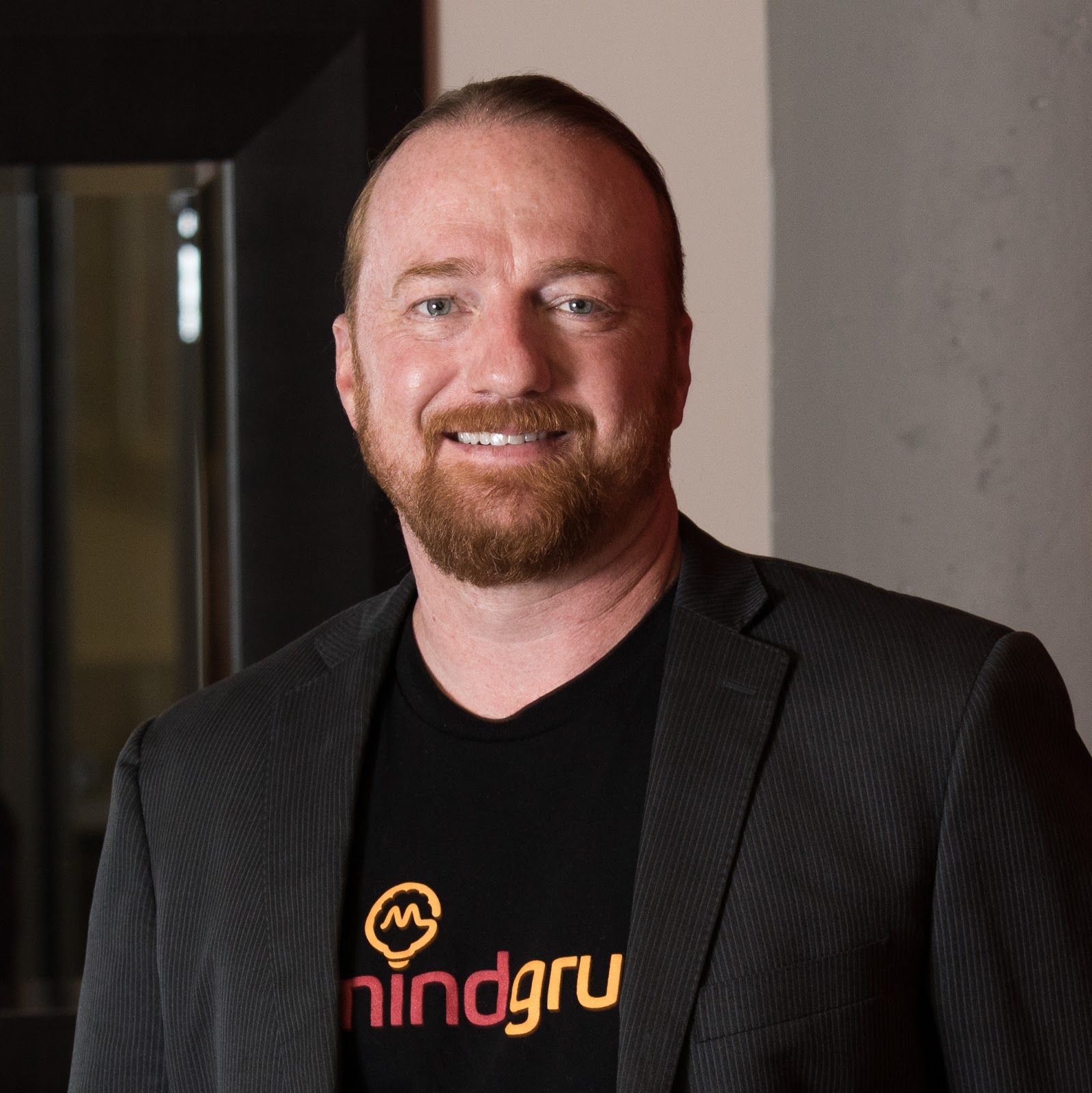 a guy wearing black shirt