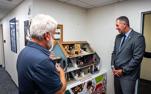 Forensics faculty member speaks with visitor about Forensics Program