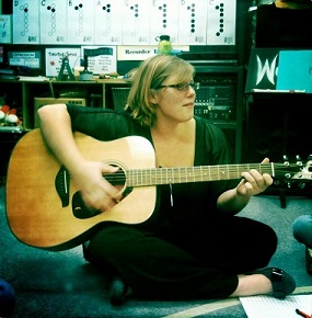 Lauren McDougle playing the guitar