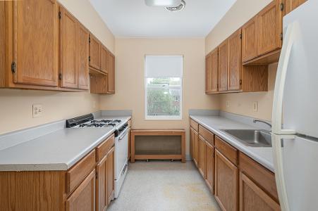 Seton Court apartment kitchen