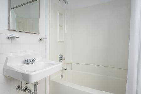 Seton Court apartment bathroom
