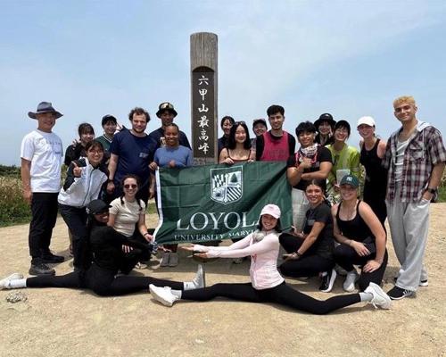 Loyola students studying abroad in Japan